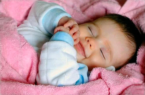 Спящие младенцы воспринимают эмоции